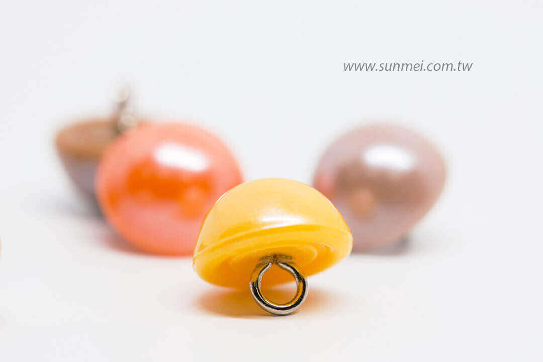 Scopri di più sull'articolo Dome Shaped Button with Metal Shank. Great for Sweater, Garments and Much More!