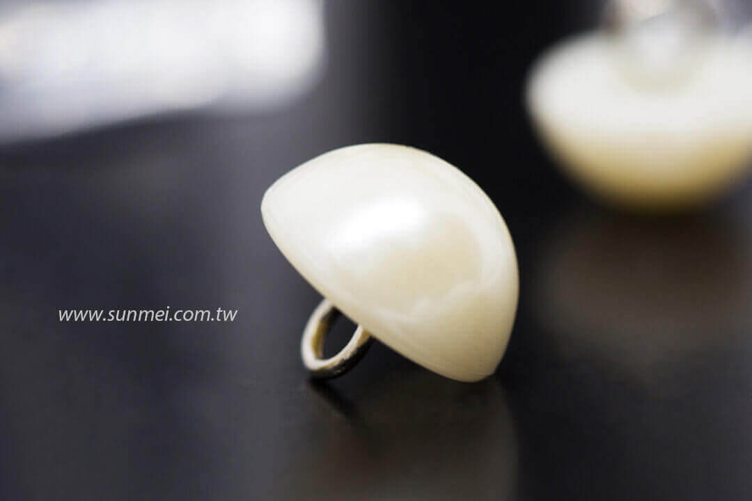 metal-shank-pearl-button