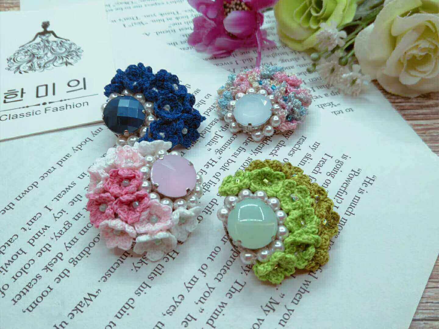 Read more about the article Rhinestone Brooches Design Ideas. Handmade Fabric Brooch Material