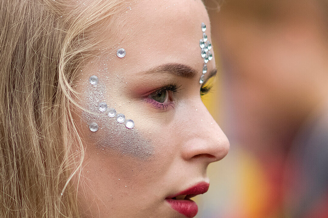 Lee más sobre el artículo Ideas de maquillaje para la cara con strass